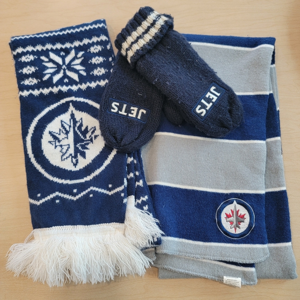 Winnipeg Jets Scarf and Mittens Set
